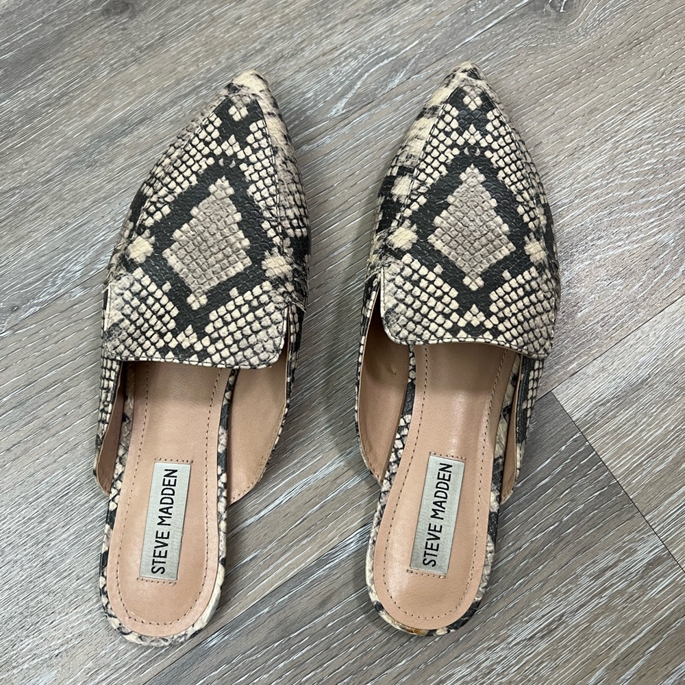 Steve Madden Black and Cream Snake Pattern Mules